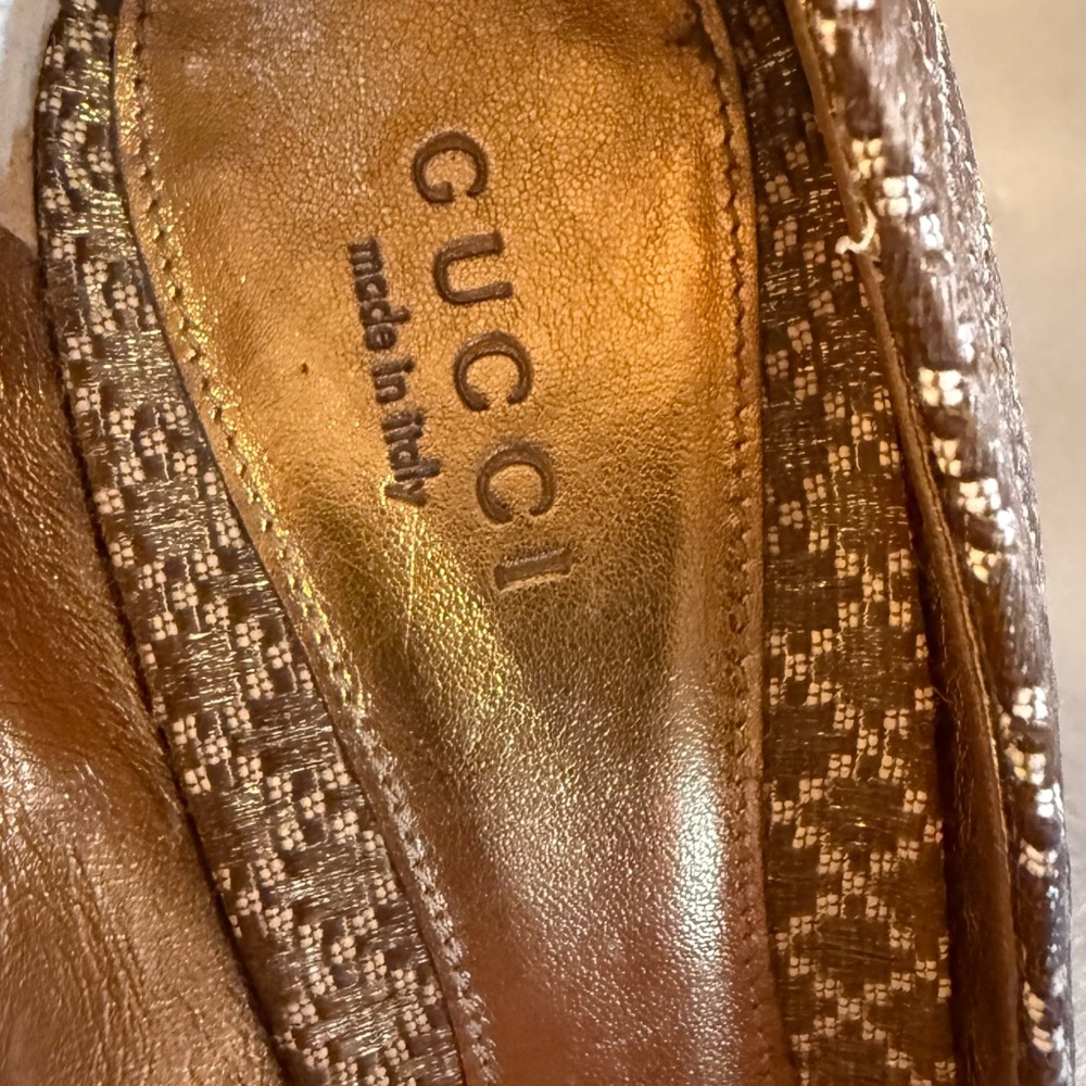 Gucci Brown Patterned Peep-Toe Heels with Gold Horsebit. Size 37 - Picture 2 of 12